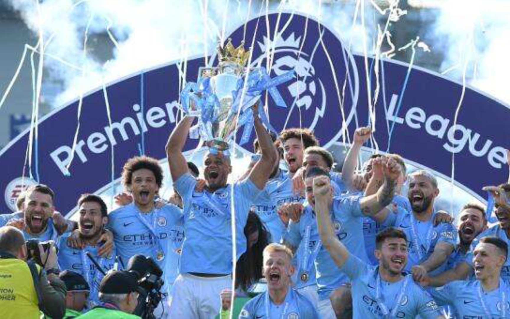 中的巨大影 中的巨大影